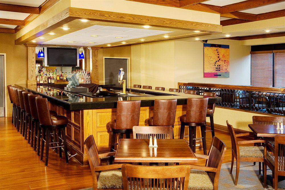 Embassy Suites By Hilton Columbus Restaurante foto