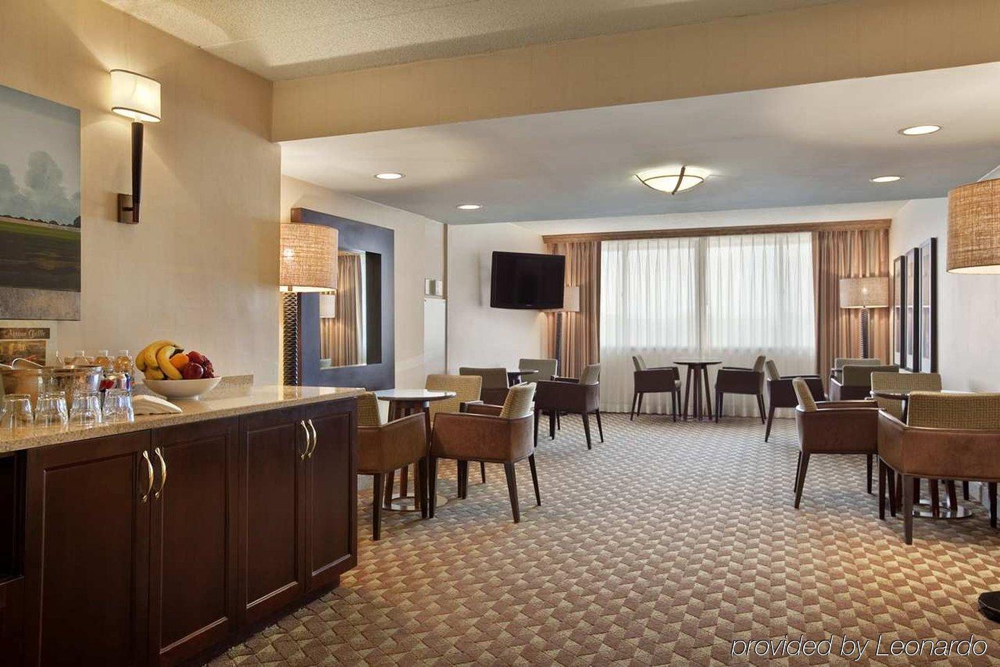 Embassy Suites By Hilton Columbus Restaurante foto