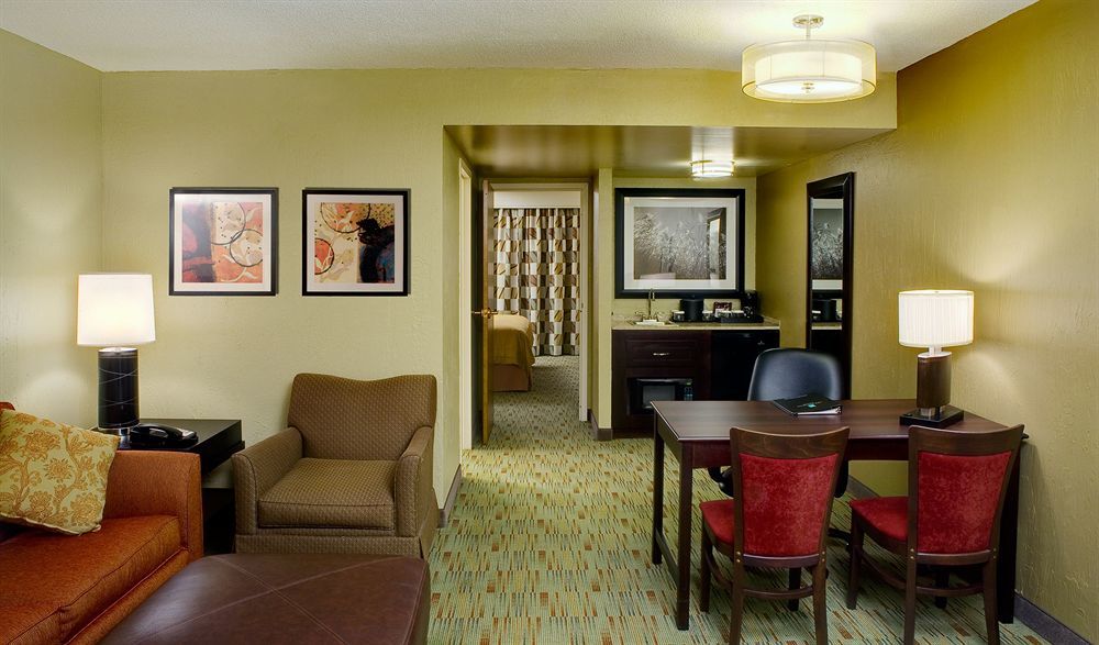 Embassy Suites By Hilton Columbus Habitación foto